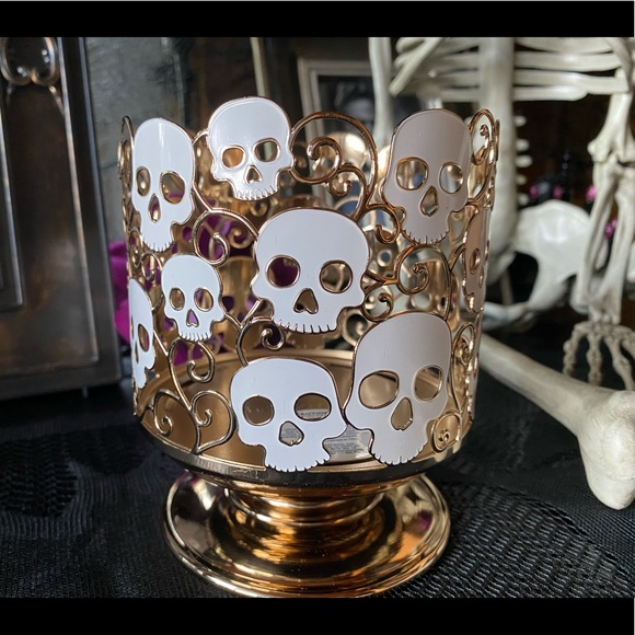 NEW~B&BW~2021 Skull 3-wick candle holder - Picture 2 of 4